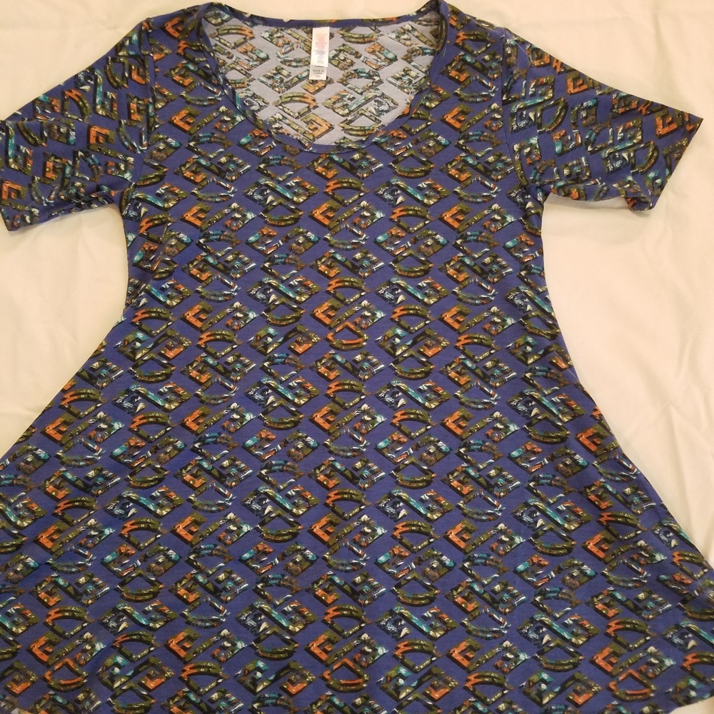 LulaRoe Perfect T top